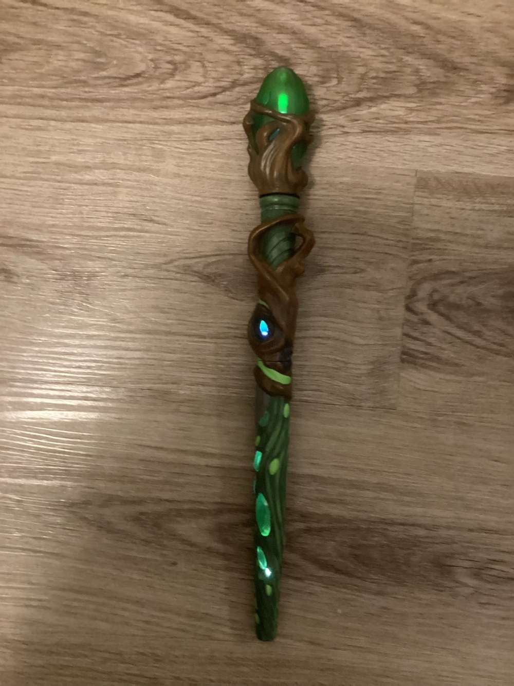 Great Wolf Lodge MagiQuest Master Magi Evergreen Magic Wand with Topper Light Up